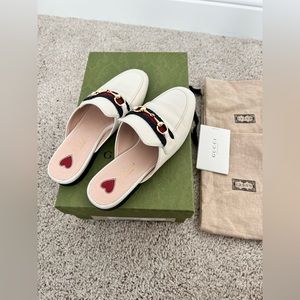 Gucci- Women's Princetown leather slipper size 5